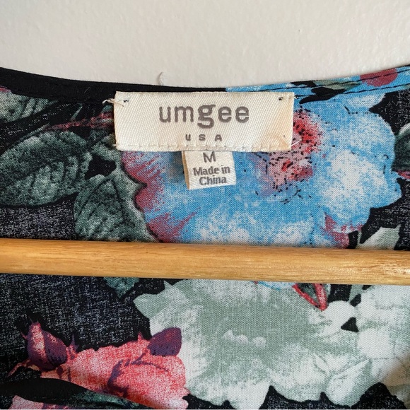 Umgee. Boho Floral Tunic. Medium. Bell-sleeve. Flowy fit. - Picture 2 of 5